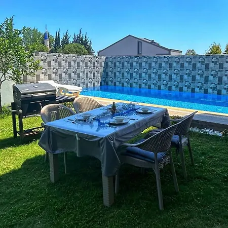 דירה Luxury With Private Pool, Spacious And Furnished *