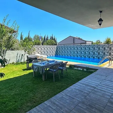דירה Luxury With Private Pool, Spacious And Furnished אנטליה