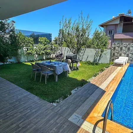Luxury With Private Pool, Spacious And Furnished דירה אנטליה