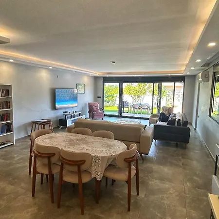 דירה Luxury With Private Pool, Spacious And Furnished
