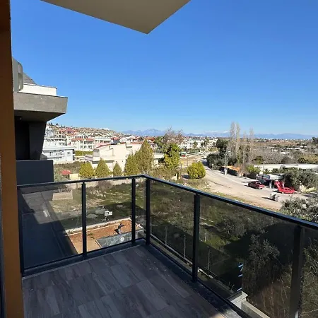 דירה Luxury With Private Pool, Spacious And Furnished *