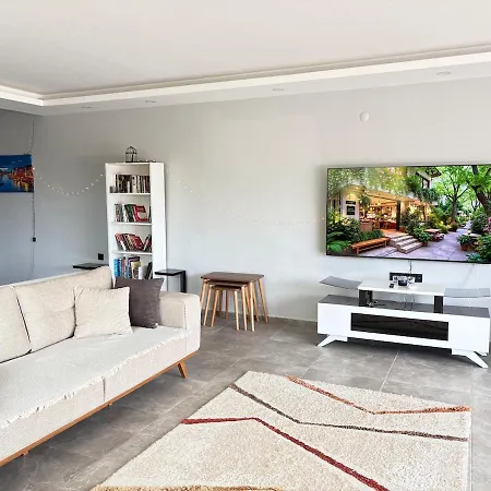 דירה Luxury With Private Pool, Spacious And Furnished *