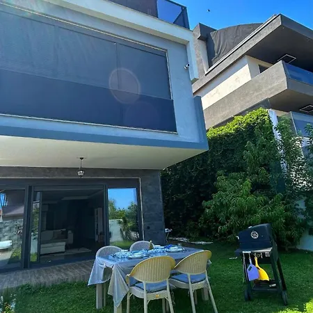 Luxury With Private Pool, Spacious And Furnished Lejlighed